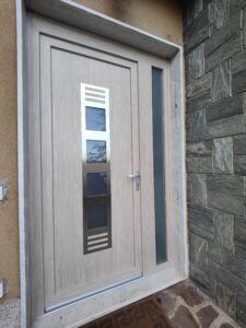 Portoncino in pvc con pannello e chiusura di sicurezza
